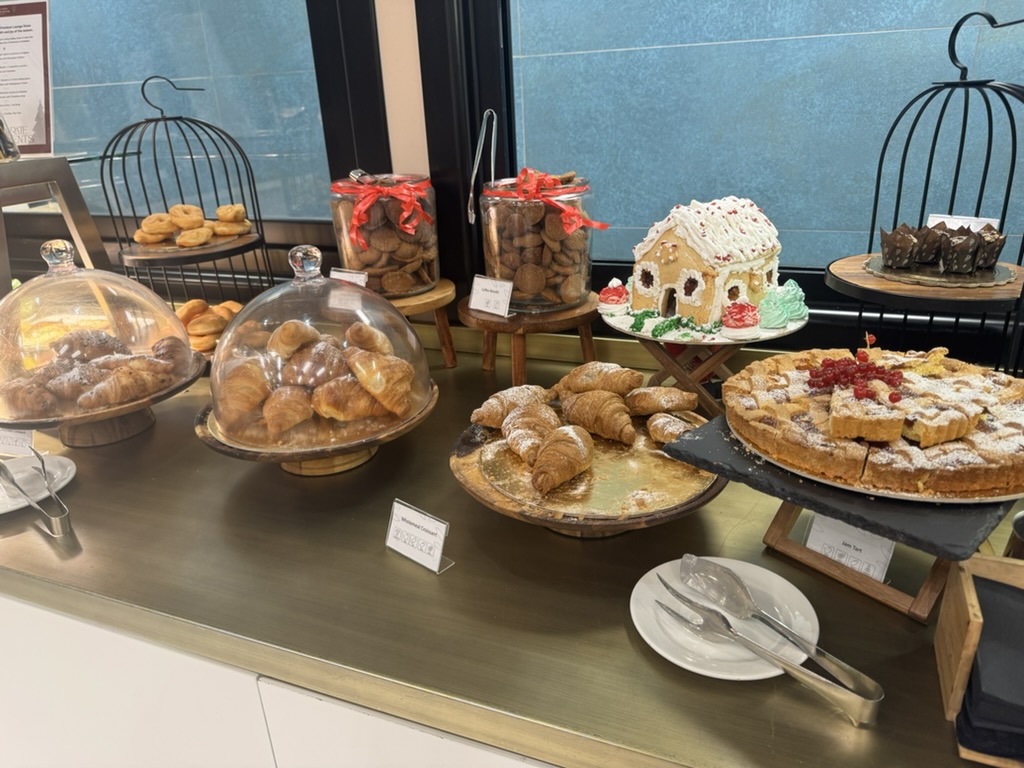 【フィウミチーノ空港T1プライオリティパス体験談】④Plaza Premium Loungeは快適？シャワーや食事・ドリンクは？