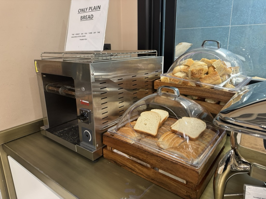 【フィウミチーノ空港T1プライオリティパス体験談】④Plaza Premium Loungeは快適？シャワーや食事・ドリンクは？