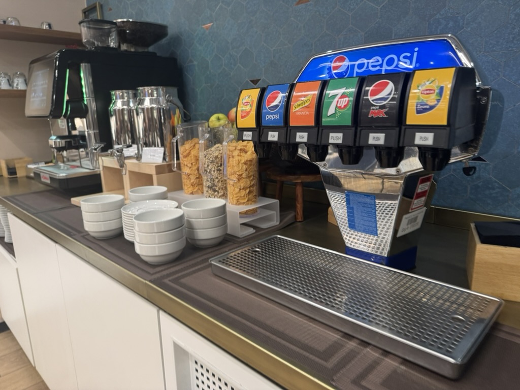 【フィウミチーノ空港T1プライオリティパス体験談】④Plaza Premium Loungeは快適？シャワーや食事・ドリンクは？