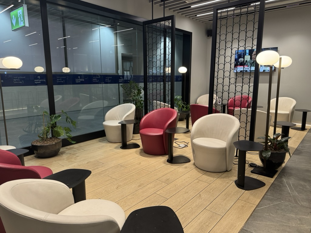 【フィウミチーノ空港T1プライオリティパス体験談】⑤Primeclass Loungeは快適？シャワーや食事・ドリンクは？