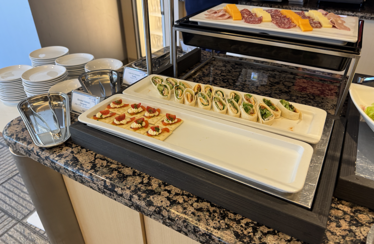 【成田空港ユナイテッドクラブ体験談】④ユナイテッドクラブは快適？シャワーや食事・ドリンクは？