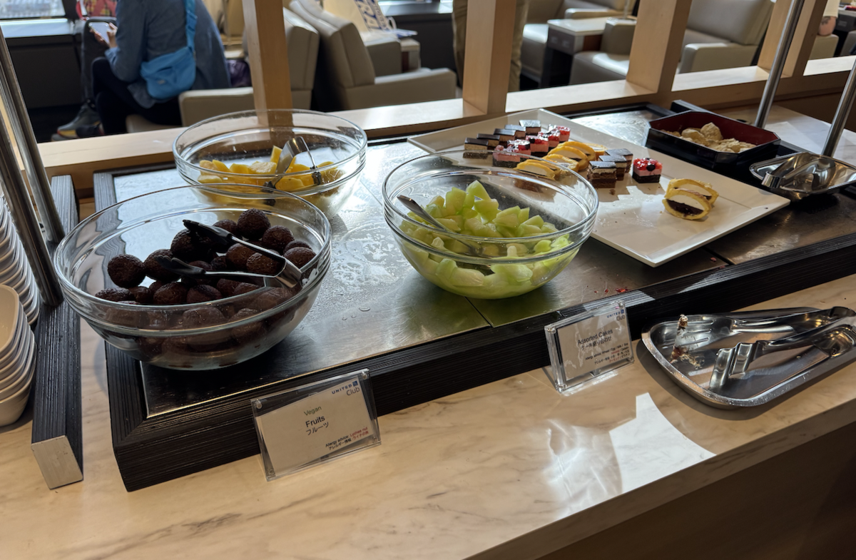 【成田空港ユナイテッドクラブ体験談】④ユナイテッドクラブは快適？シャワーや食事・ドリンクは？