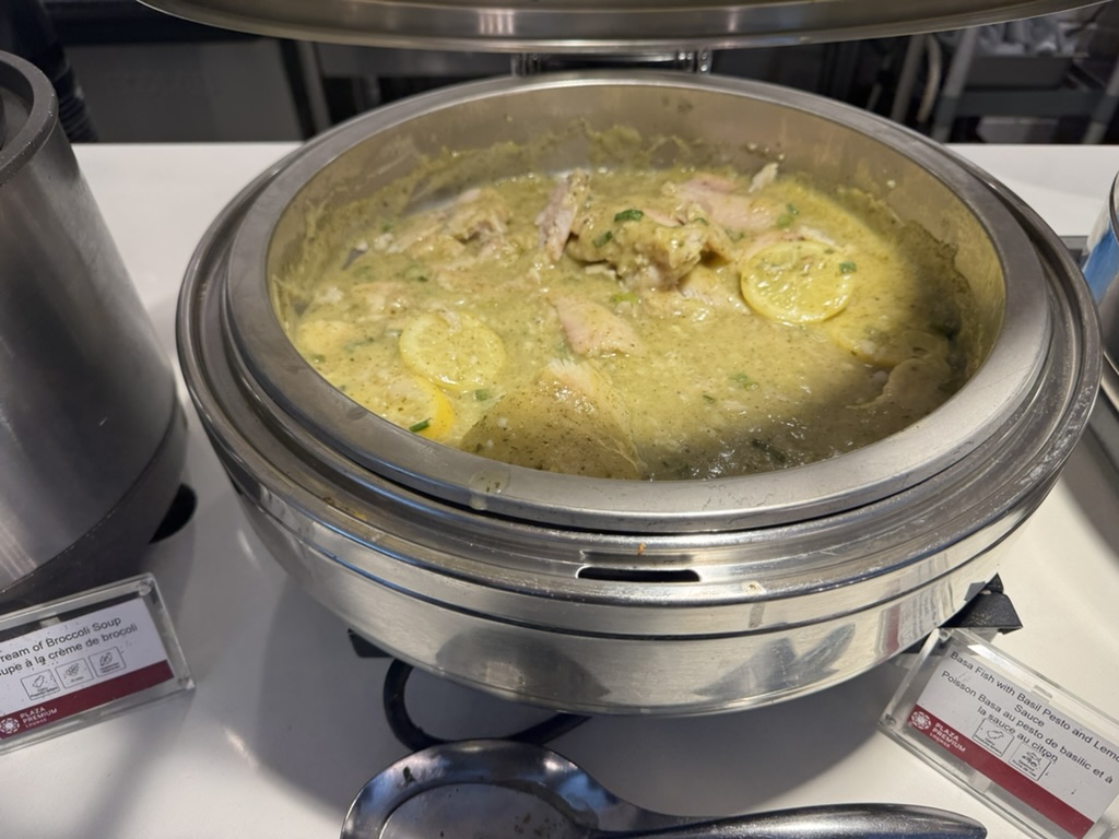 【トロント・ピアソン空港プライオリティパス体験談】④Plaza Premium Loungeは快適？シャワーや食事・ドリンクは？