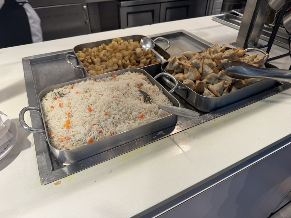 【トロント・ピアソン空港プライオリティパス体験談】④Plaza Premium Loungeは快適？シャワーや食事・ドリンクは？