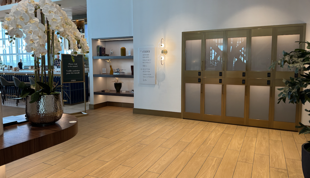 【バンクーバー国際空港プライオリティパス体験談】④Plaza Premium Loungeは快適？シャワーや食事・ドリンクは？