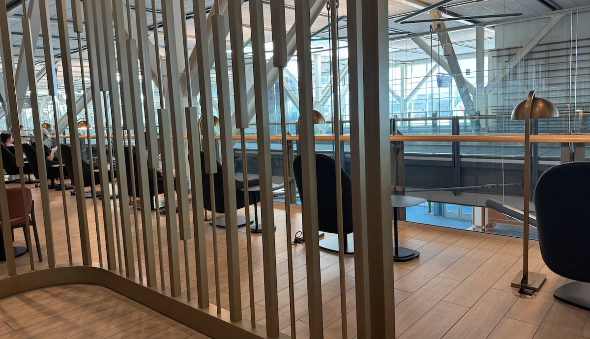 【バンクーバー国際空港プライオリティパス体験談】④Plaza Premium Loungeは快適？シャワーや食事・ドリンクは？