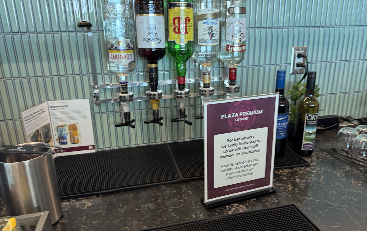 【バンクーバー国際空港プライオリティパス体験談】④Plaza Premium Loungeは快適？シャワーや食事・ドリンクは？