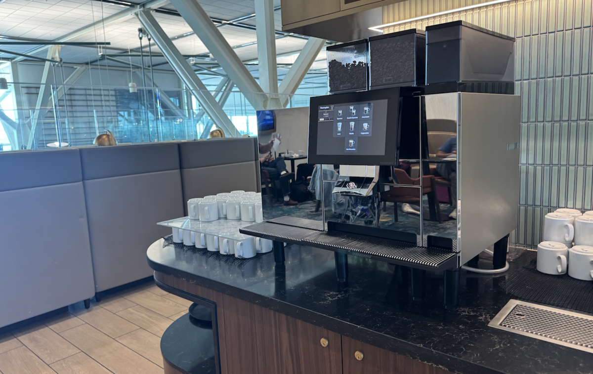 【バンクーバー国際空港プライオリティパス体験談】④Plaza Premium Loungeは快適？シャワーや食事・ドリンクは？