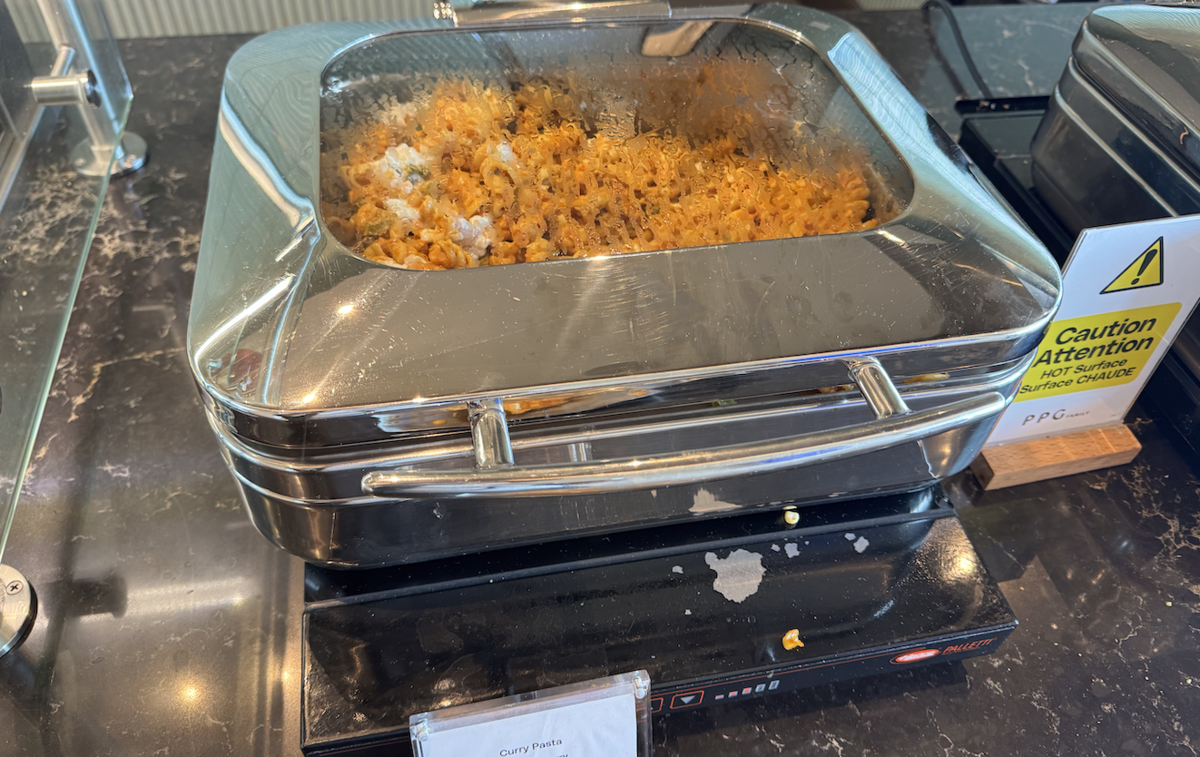 【バンクーバー国際空港プライオリティパス体験談】④Plaza Premium Loungeは快適？シャワーや食事・ドリンクは？