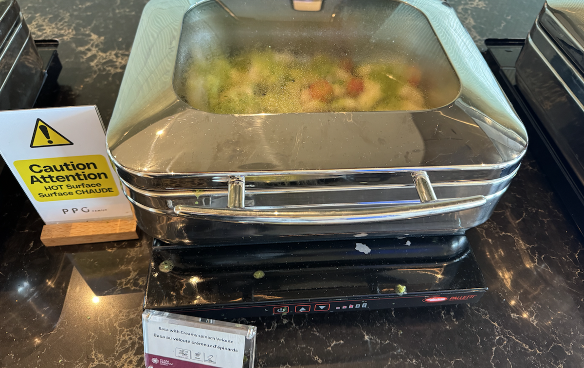 【バンクーバー国際空港プライオリティパス体験談】④Plaza Premium Loungeは快適？シャワーや食事・ドリンクは？