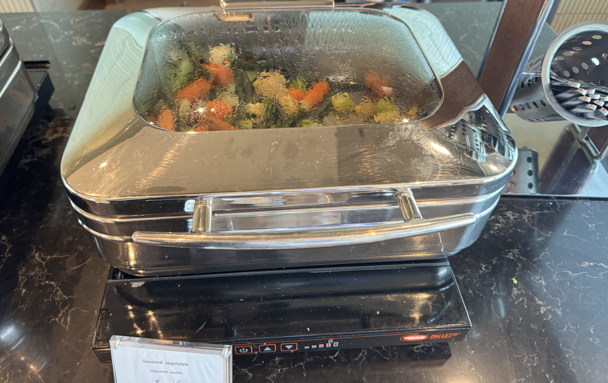 【バンクーバー国際空港プライオリティパス体験談】④Plaza Premium Loungeは快適？シャワーや食事・ドリンクは？