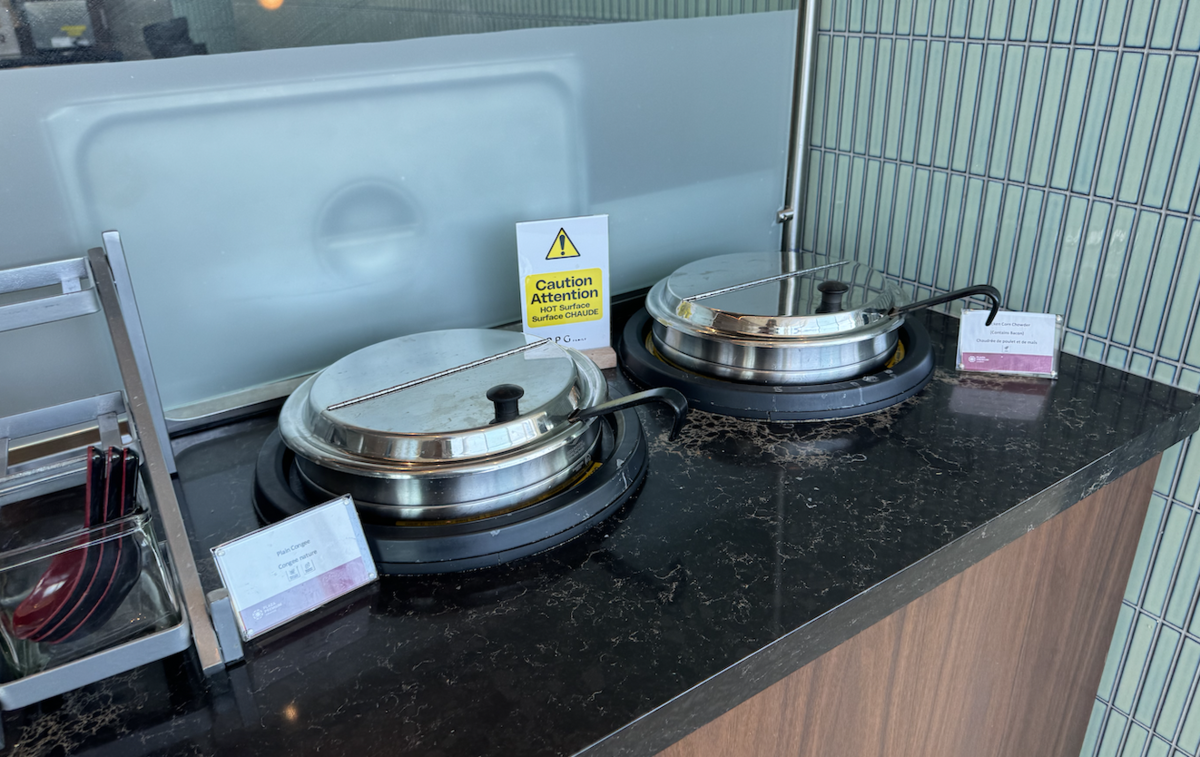 【バンクーバー国際空港プライオリティパス体験談】④Plaza Premium Loungeは快適？シャワーや食事・ドリンクは？