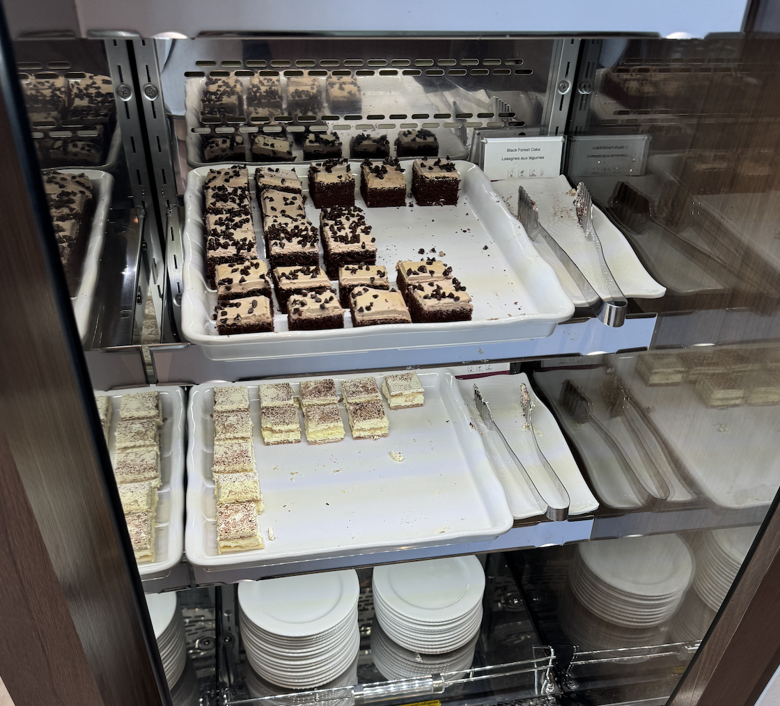 【バンクーバー国際空港プライオリティパス体験談】④Plaza Premium Loungeは快適？シャワーや食事・ドリンクは？