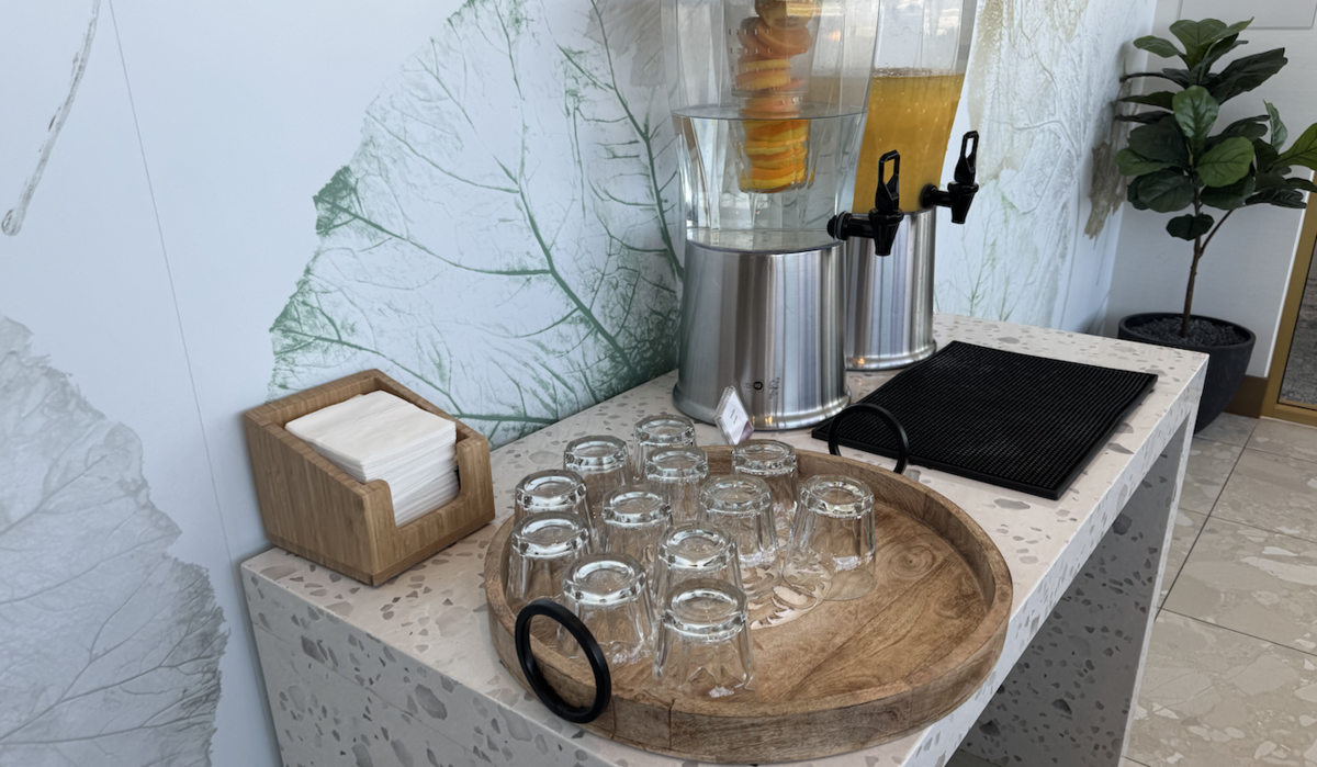 【バンクーバー国際空港プライオリティパス体験談】④Plaza Premium Loungeは快適？シャワーや食事・ドリンクは？