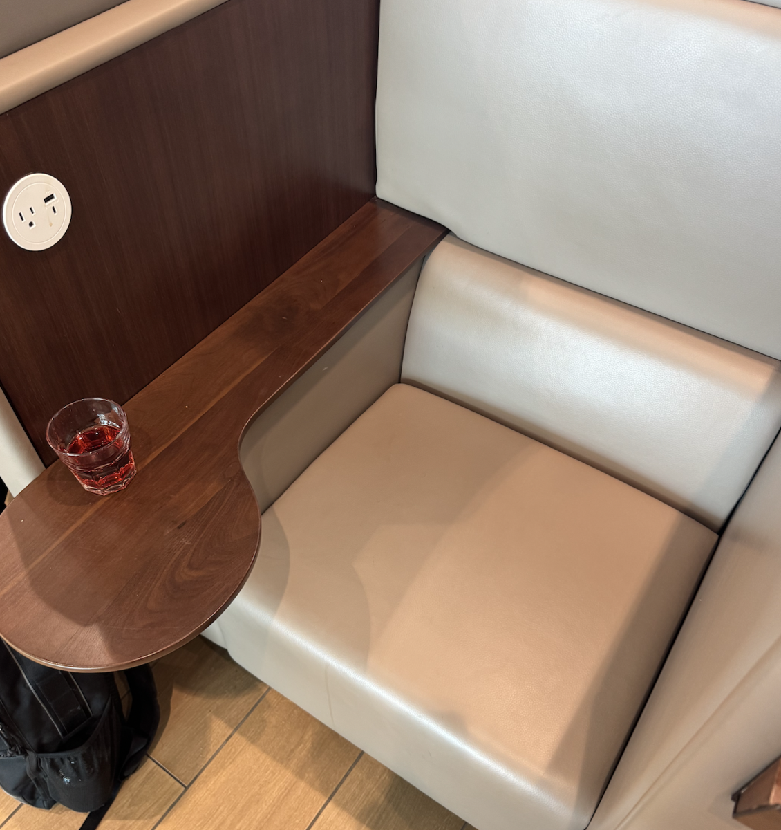 【バンクーバー国際空港プライオリティパス体験談】④Plaza Premium Loungeは快適？シャワーや食事・ドリンクは？