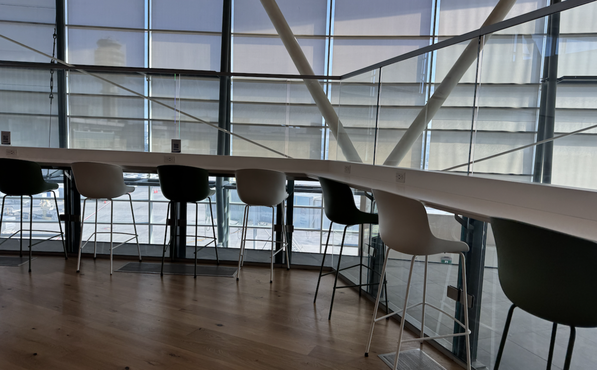 【バンクーバー国際空港プライオリティパス体験談】⑤SkyTeam Loungeは快適？サービス内容や雰囲気は？