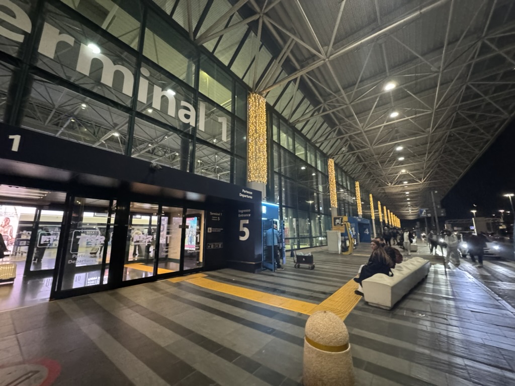 【KMマルタ航空でローマ〜バレッタ便搭乗記】②往路KM613便（ローマ・フィウミチーノ空港〜マルタ国際空港）体験談