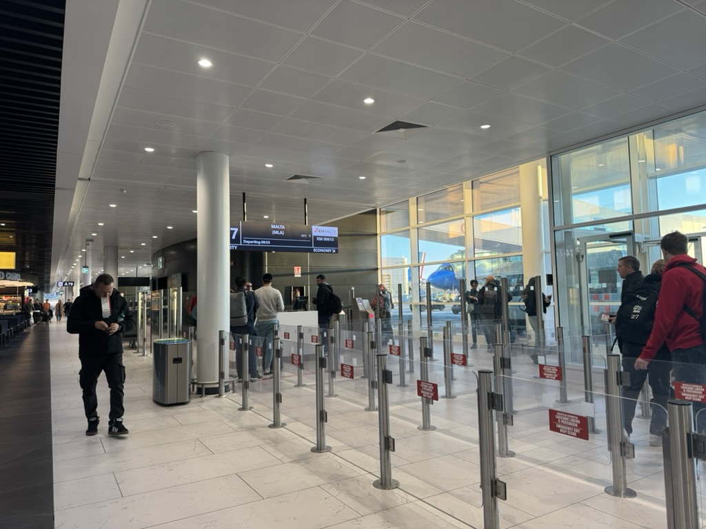 【KMマルタ航空でローマ〜バレッタ便搭乗記】②往路KM613便（ローマ・フィウミチーノ空港〜マルタ国際空港）体験談