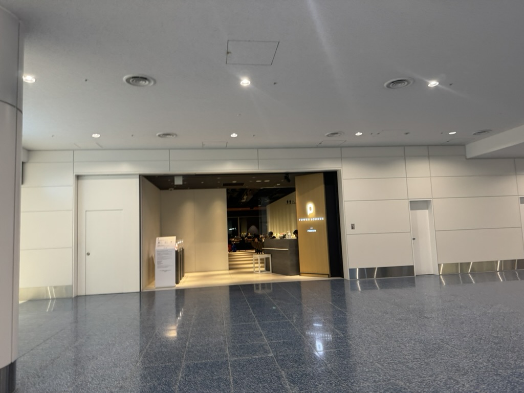 【羽田空港第2ターミナル（国際線）プライオリティパス体験談】④POWER LOUNGE PREMIUMは快適？シャワーや食事・ドリンクは？