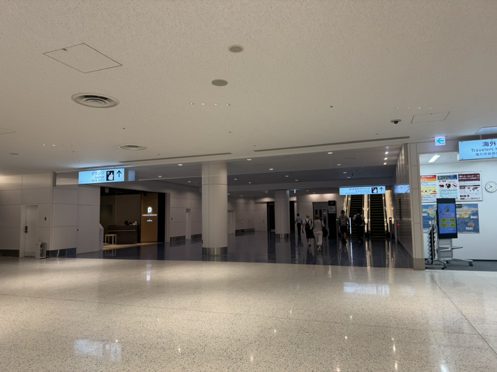 【羽田空港第2ターミナル（国際線）プライオリティパス体験談】④POWER LOUNGE PREMIUMは快適？シャワーや食事・ドリンクは？