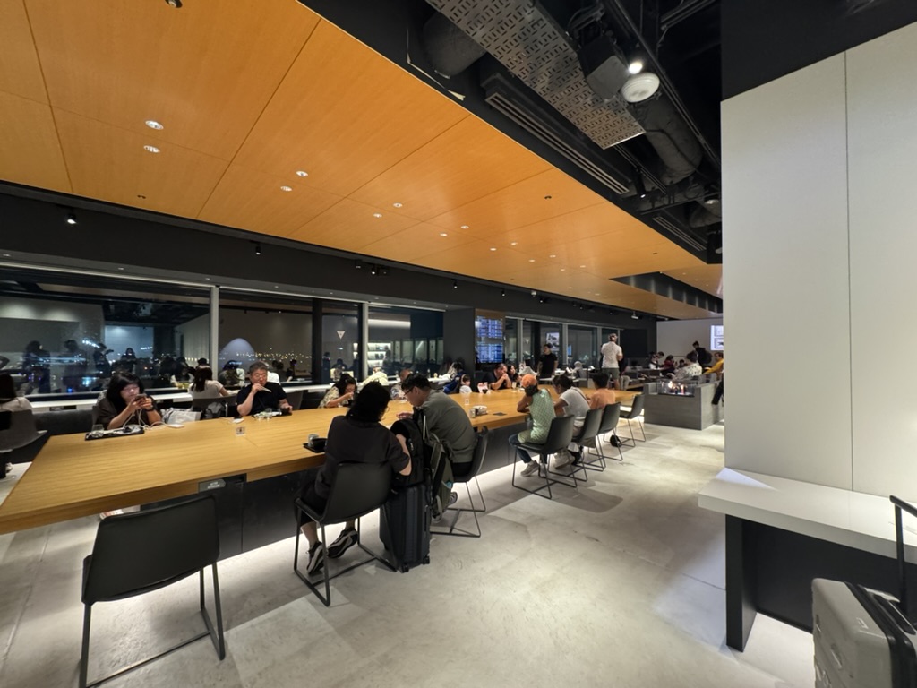 【羽田空港第2ターミナル（国際線）プライオリティパス体験談】④POWER LOUNGE PREMIUMは快適？シャワーや食事・ドリンクは？