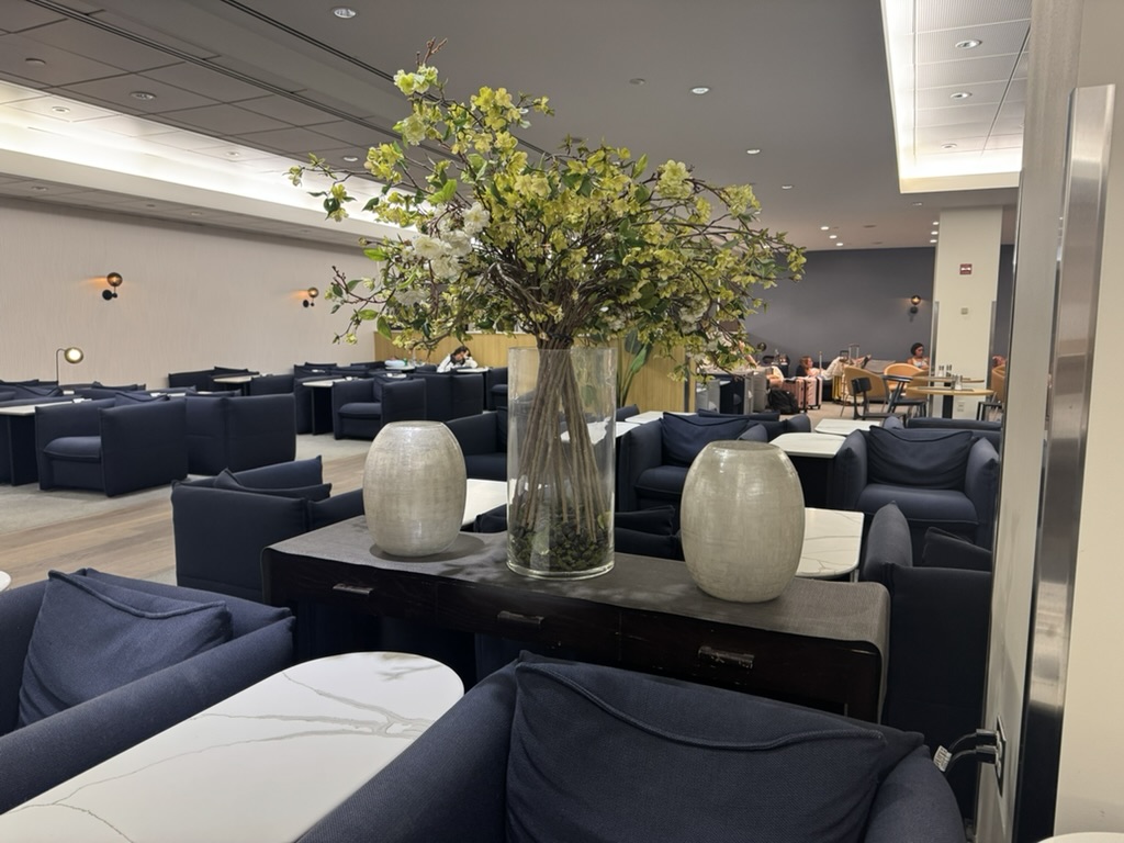 【ニューヨークJFK空港ANAラウンジ体験談】④HORIZONS T7 LOUNGEは快適？シャワーや食事・ドリンクは？