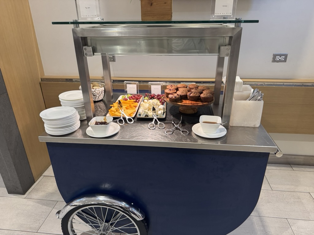 【ニューヨークJFK空港ANAラウンジ体験談】④HORIZONS T7 LOUNGEは快適？シャワーや食事・ドリンクは？