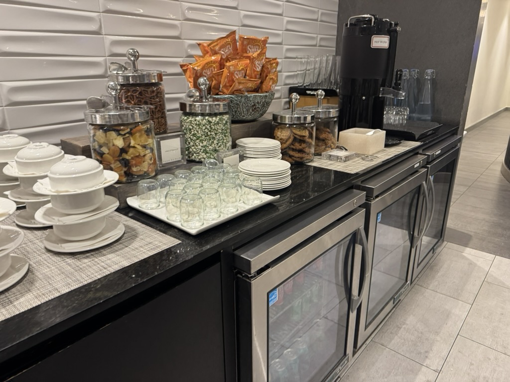 【ニューヨークJFK空港ANAラウンジ体験談】④HORIZONS T7 LOUNGEは快適？シャワーや食事・ドリンクは？