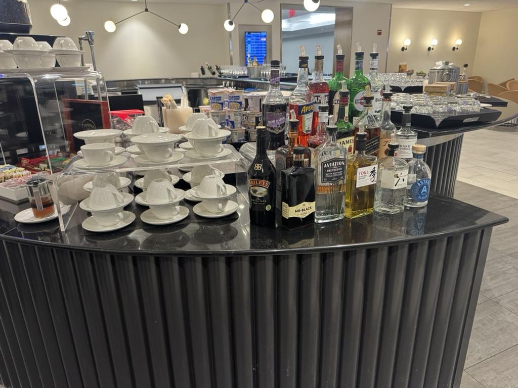 【ニューヨークJFK空港ANAラウンジ体験談】④HORIZONS T7 LOUNGEは快適？シャワーや食事・ドリンクは？