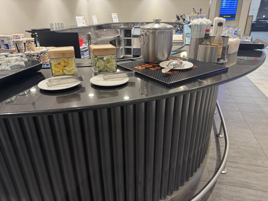 【ニューヨークJFK空港ANAラウンジ体験談】④HORIZONS T7 LOUNGEは快適？シャワーや食事・ドリンクは？