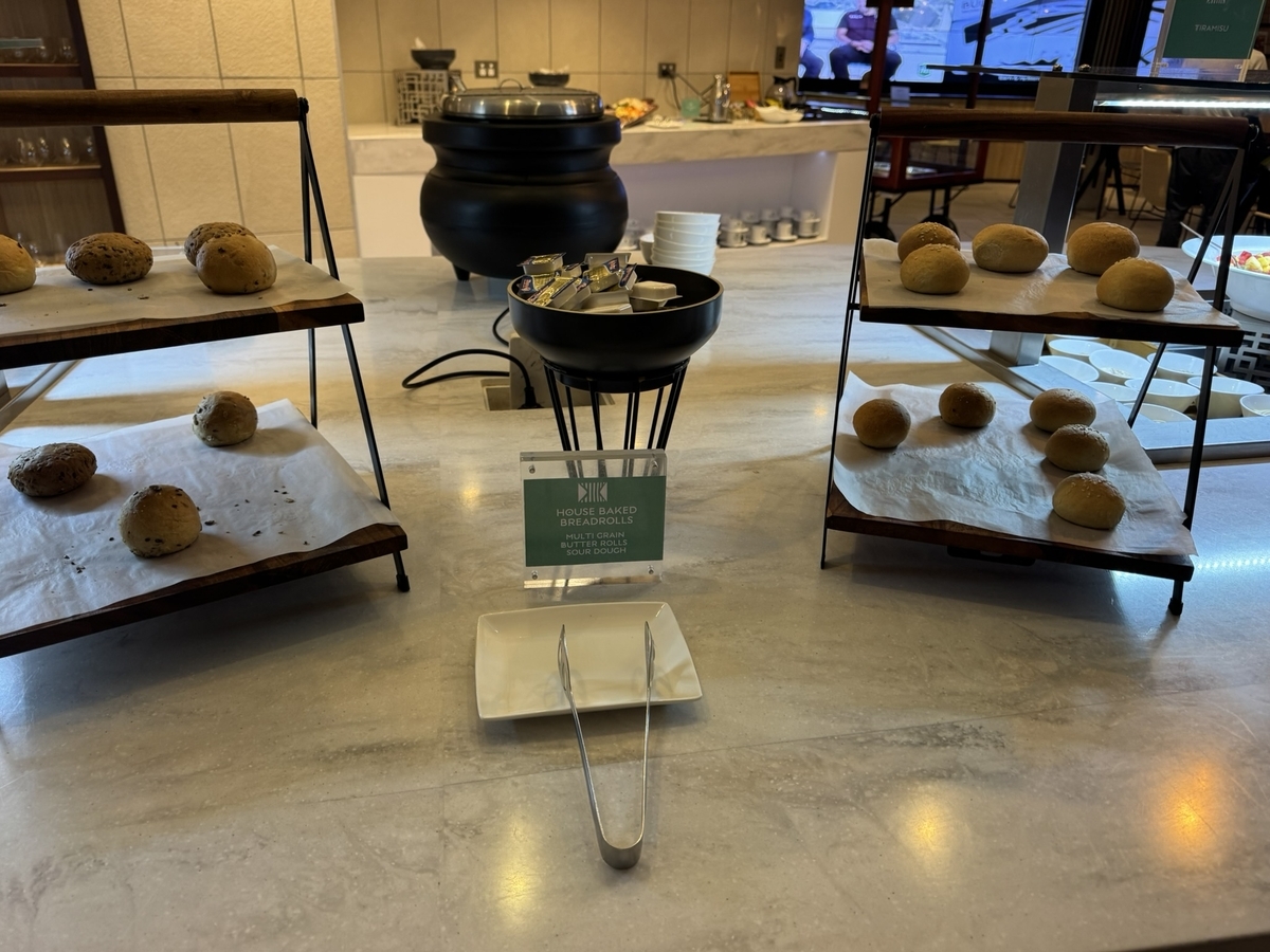 【フィジー・ナンディ空港プライオリティパス体験談】④Fiji Airways Premier Loungeは快適？シャワーや食事・ドリンクは？