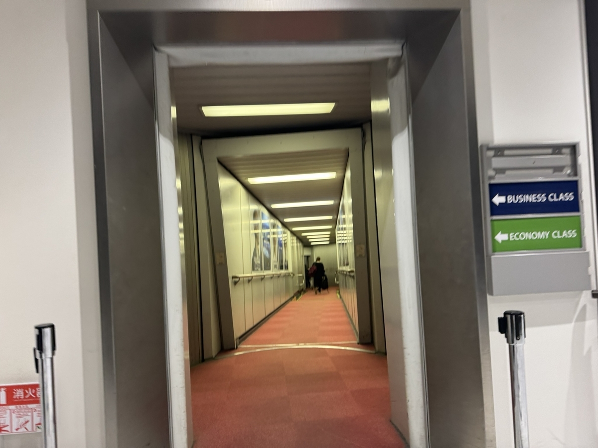 【ユナイテッド航空 成田〜サイパン便搭乗記】②往路 UA825便(成田国際空港〜サイパン国際空港)体験談