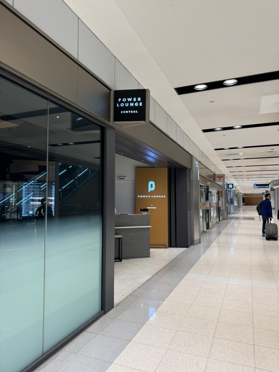 【羽田空港第1ターミナル パワーラウンジセントラル体験談】④Power Lounge Centralは快適？食事・ドリンク・設備は？