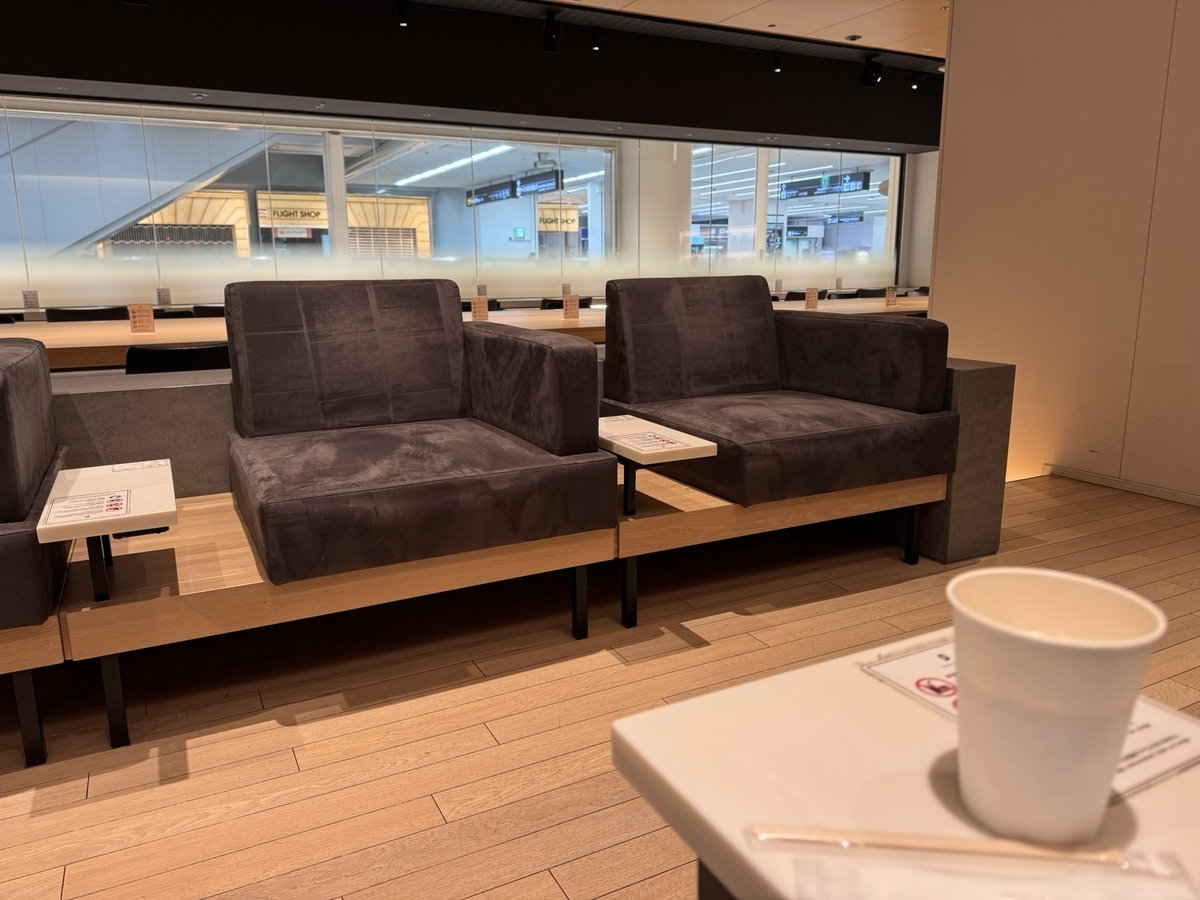 【まとめ】羽田空港第1ターミナル国内線で入れるカードラウンジは？Power Lounge Centralは快適？国際線利用時でも入れる？