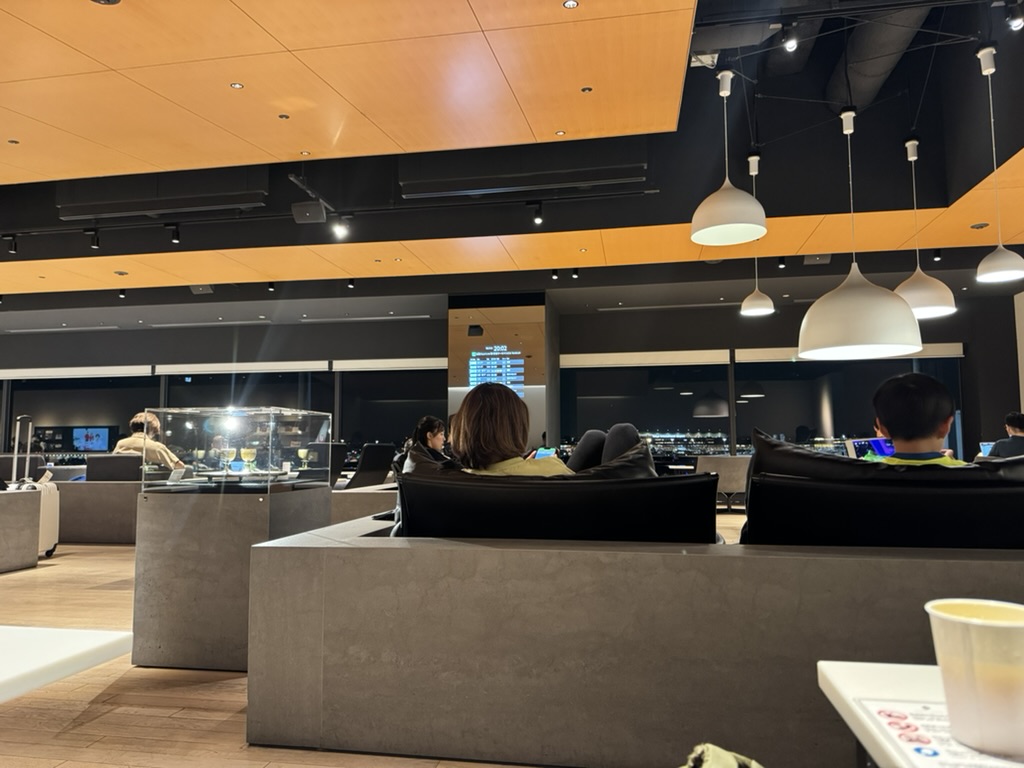 【羽田空港第1ターミナル パワーラウンジノース体験談】⑤Power Lounge Northと他のラウンジ、どちらがおすすめ？