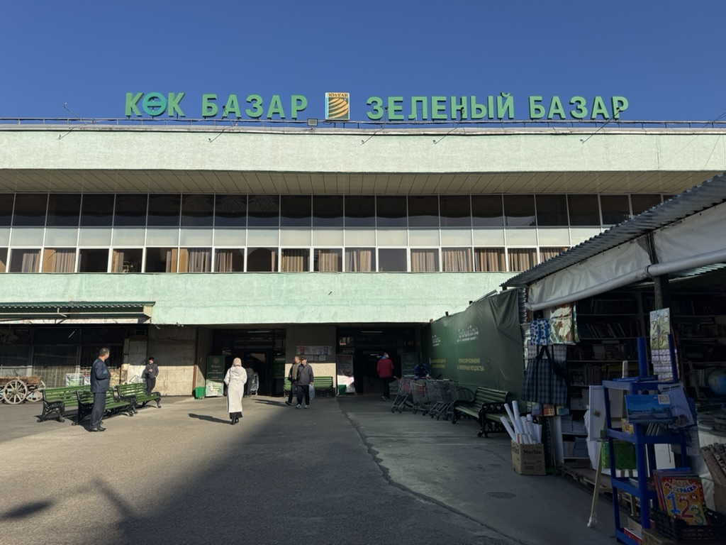 【アルマトイ1日観光モデルコース】④午前のアルマトイ市内観光ルート（公園・市場・教会を徒歩で巡る）