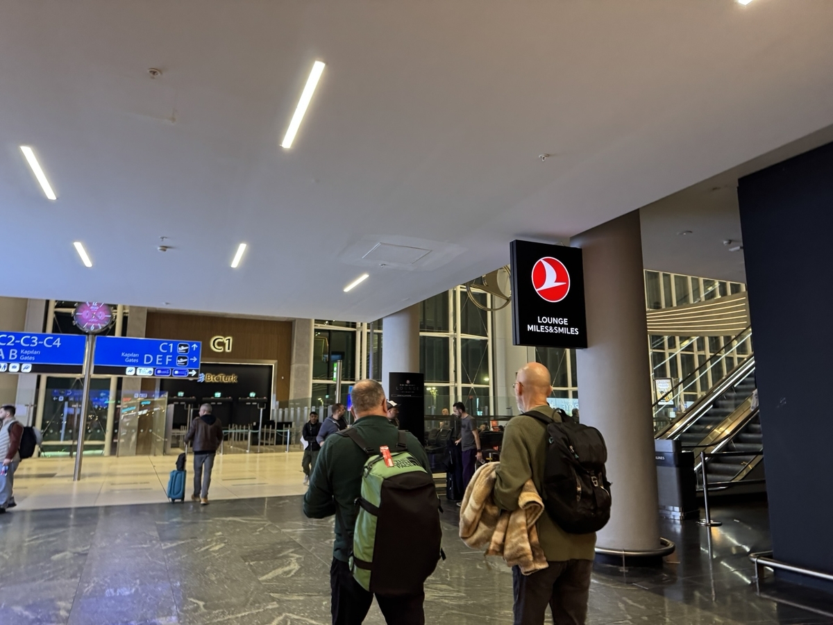 【イスタンブール空港ターキッシュビジネスラウンジ体験談】④ターキッシュビジネスラウンジは快適？シャワーや食事・ドリンクは？