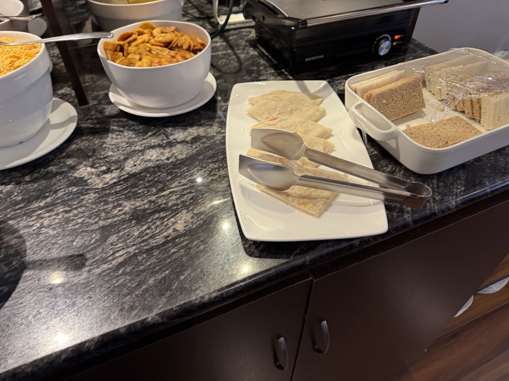 【ラパス空港プライオリティパス体験談】⑤The Lounge VIP(国内線)は快適?食事・ドリンク・設備は?