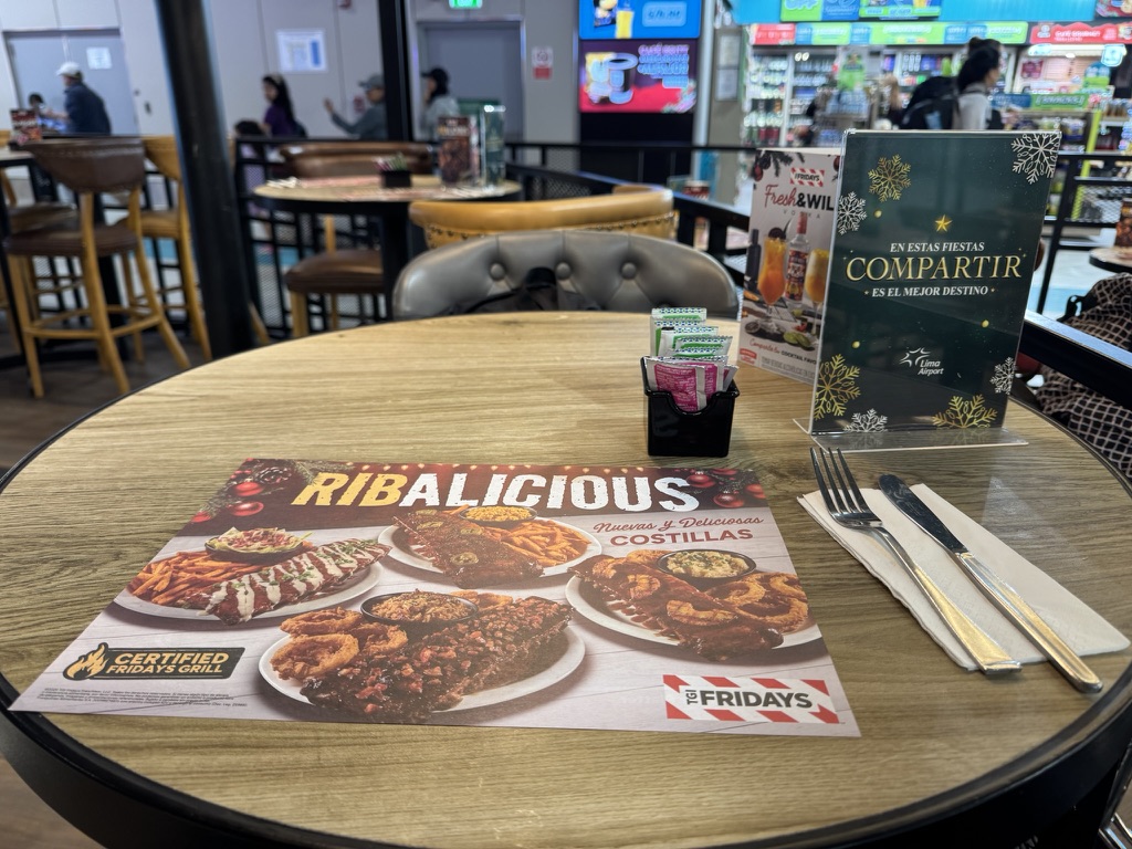 【リマ空港国内線ピアプライオリティパス体験談】④TGI Fridaysは快適?食事・ドリンク・設備は?
