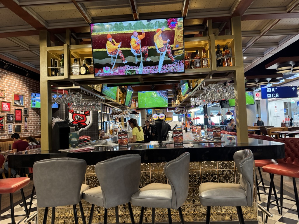【リマ空港国内線ピアプライオリティパス体験談】④TGI Fridaysは快適?食事・ドリンク・設備は?