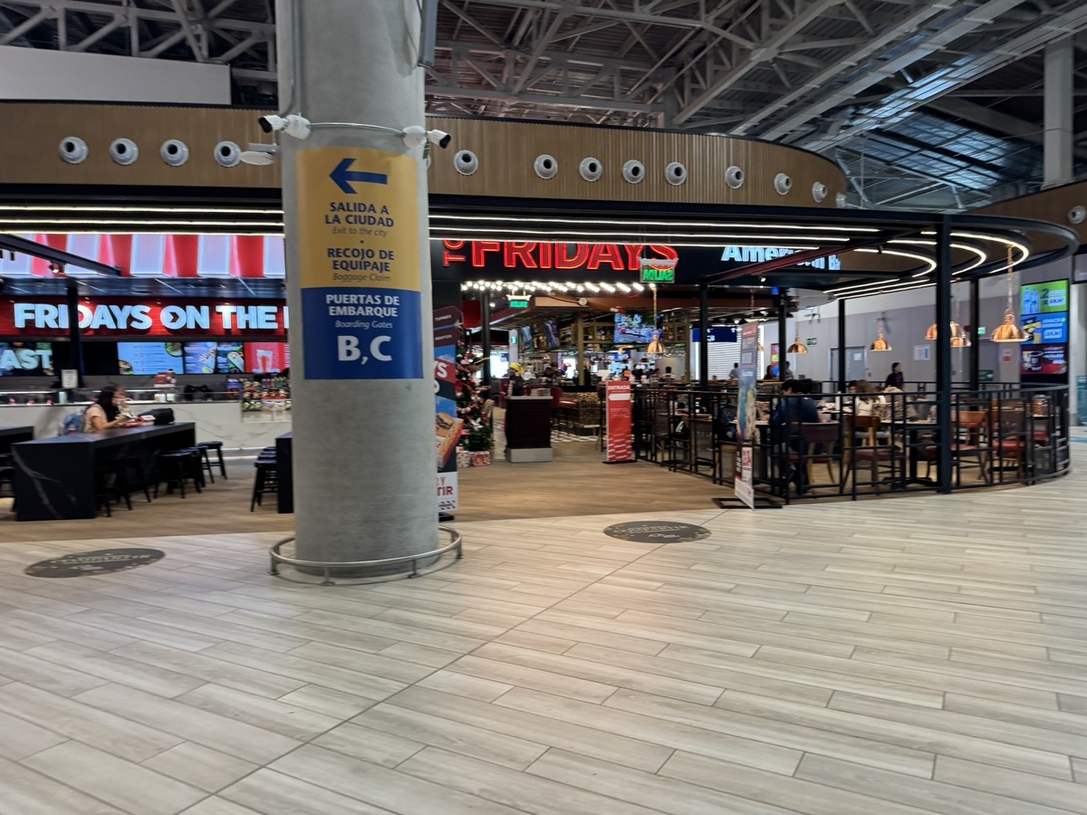【リマ空港国内線ピアプライオリティパス体験談】④TGI Fridaysは快適?食事・ドリンク・設備は?