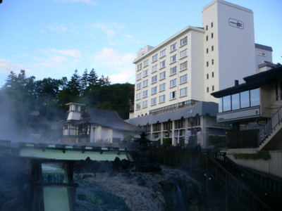 ホテル一井と湯畑