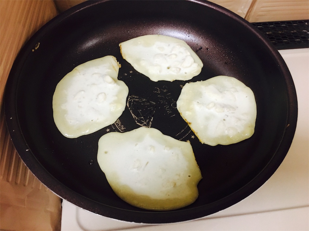 オタフクの赤ちゃん用お好み焼粉でモチモチお米のバナナパンケーキ がんばりやさんのナマケモノ