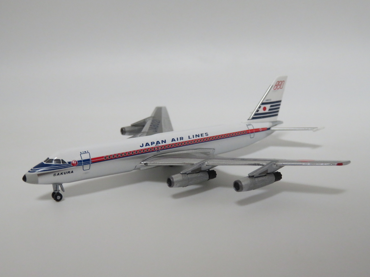Amazon.co.jp: JAA/JAL DC-8-61 2機セット 1機に難あり : おもちゃ