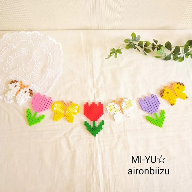 アイロンビーズ 新作 チューリップとちょうちょのガーランド Mi Yu のアイロンビーズアトリエ Perlerbeads Design
