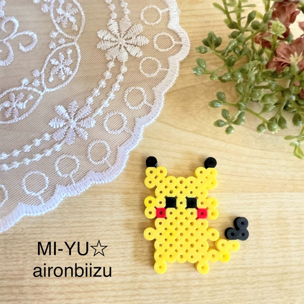 初期ピカチュウ　ハンドメイド（しろくま）② 初期ピカチュウ ハンドメイドお洋服 - メルカリ