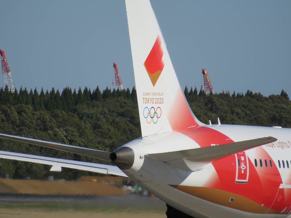 これ見て損は無し！】オリンピック聖火輸送特別機を撮影！ - 航空
