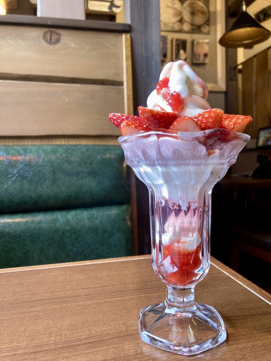 びっくりドンキー「完熟いちごパフェ」食べたらやっぱり美味しかった