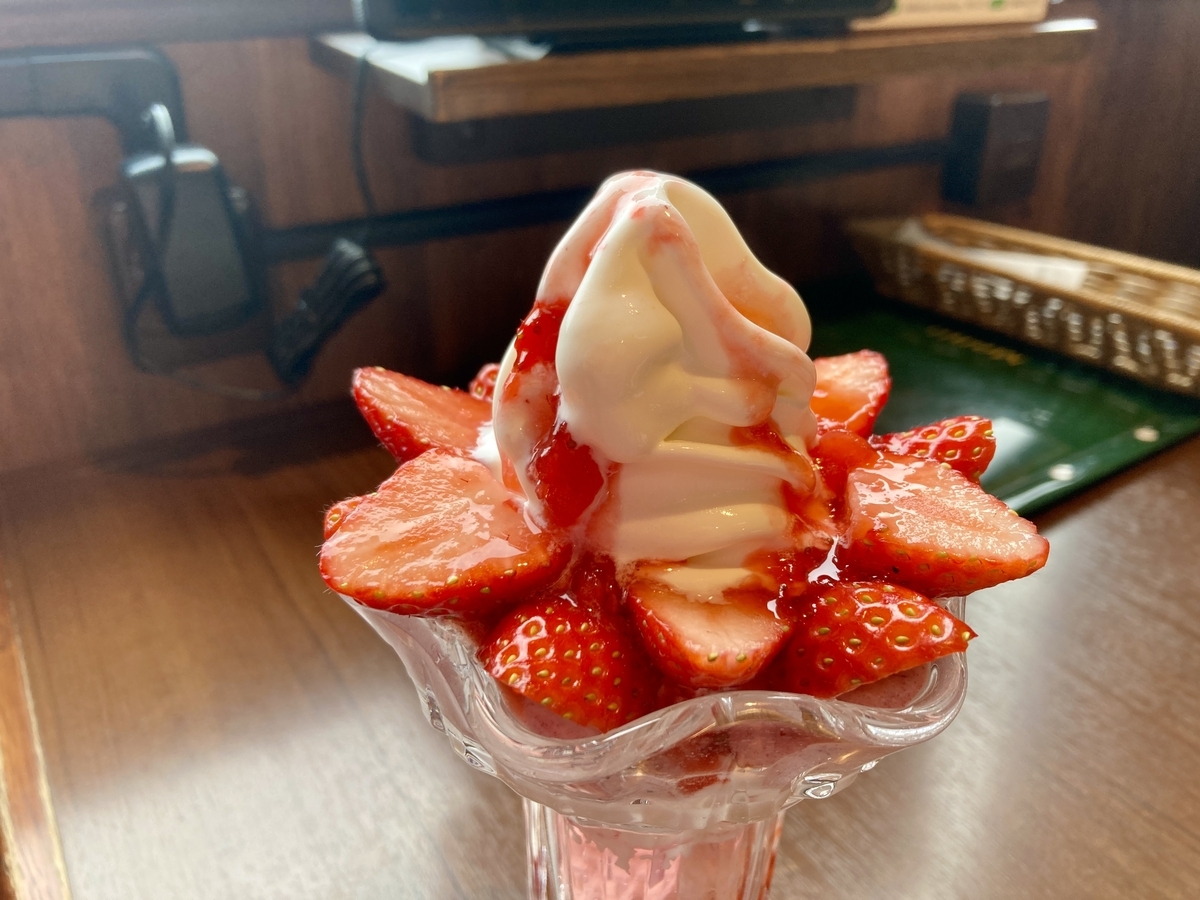 びっくりドンキー「完熟いちごパフェ」食べたらやっぱり美味しかった