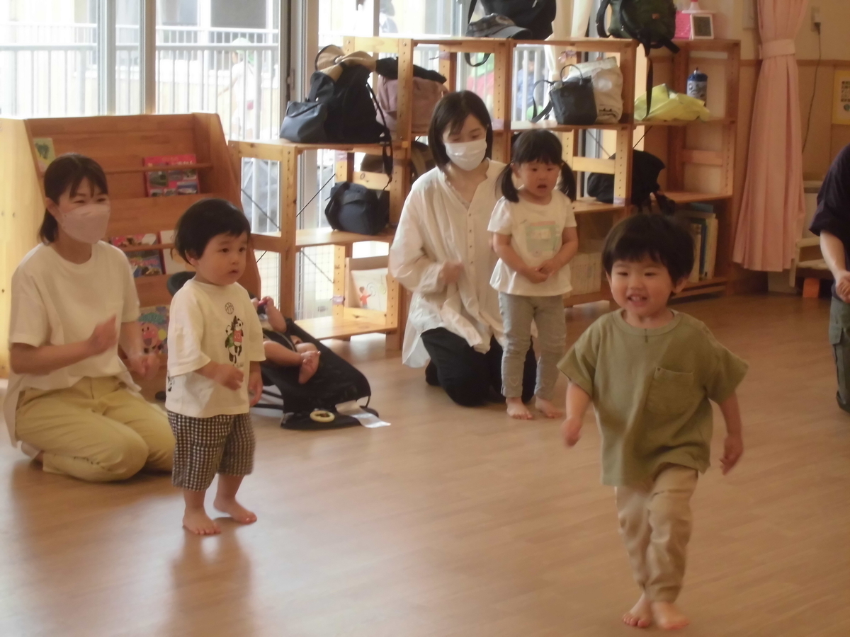 親子遊び 新聞紙遊び 愛泉こども園